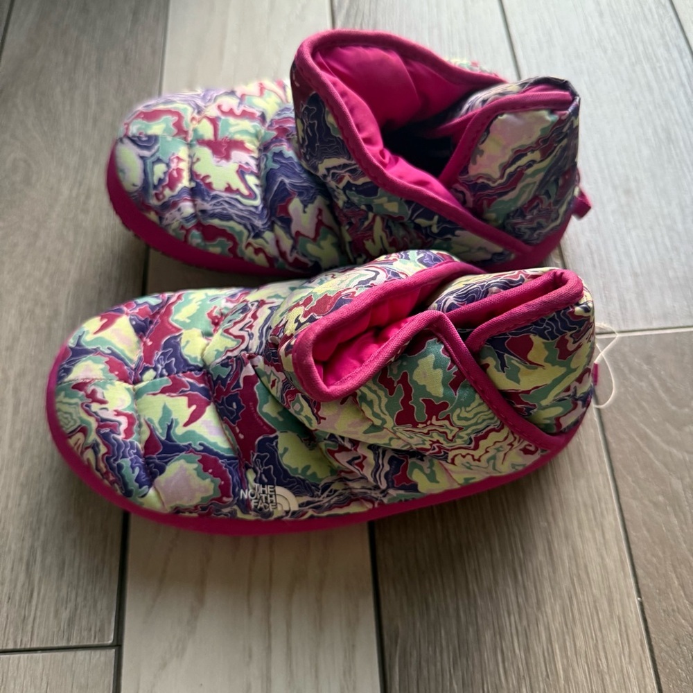 The North Face Bright Pink Footwear - Picture 3 of 5